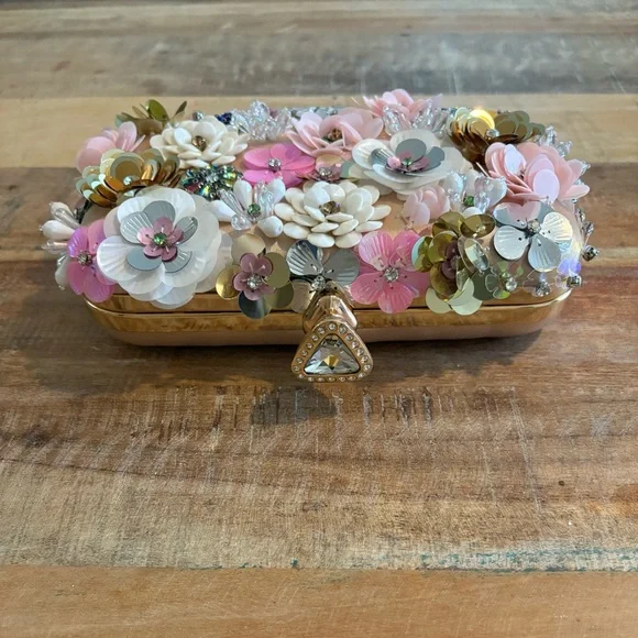 Gala Floral Embellished Chain Bag - Picture 6 of 11
